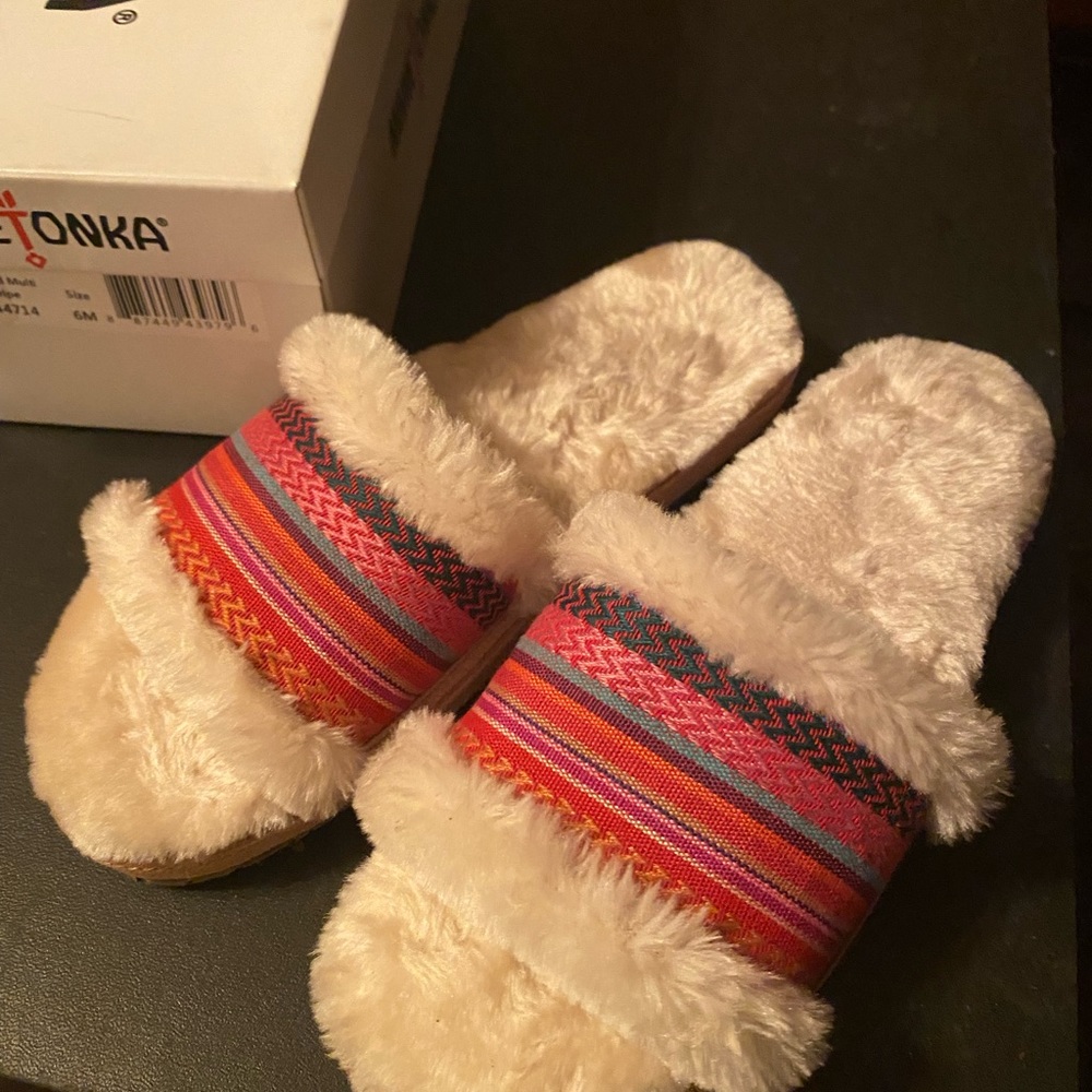Minnetonka Slippers